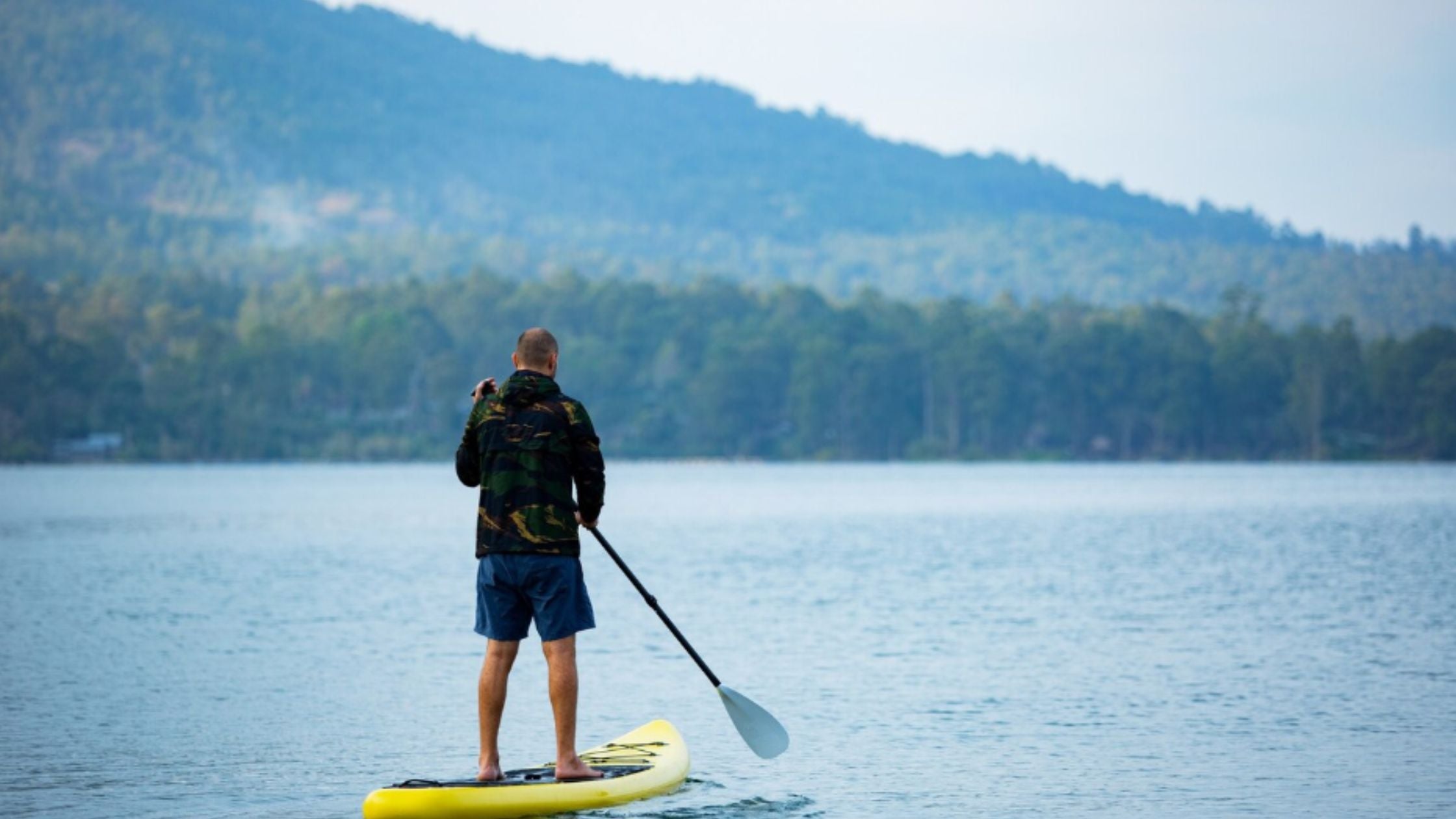 Ropa de secado rápido para practicar paddle board